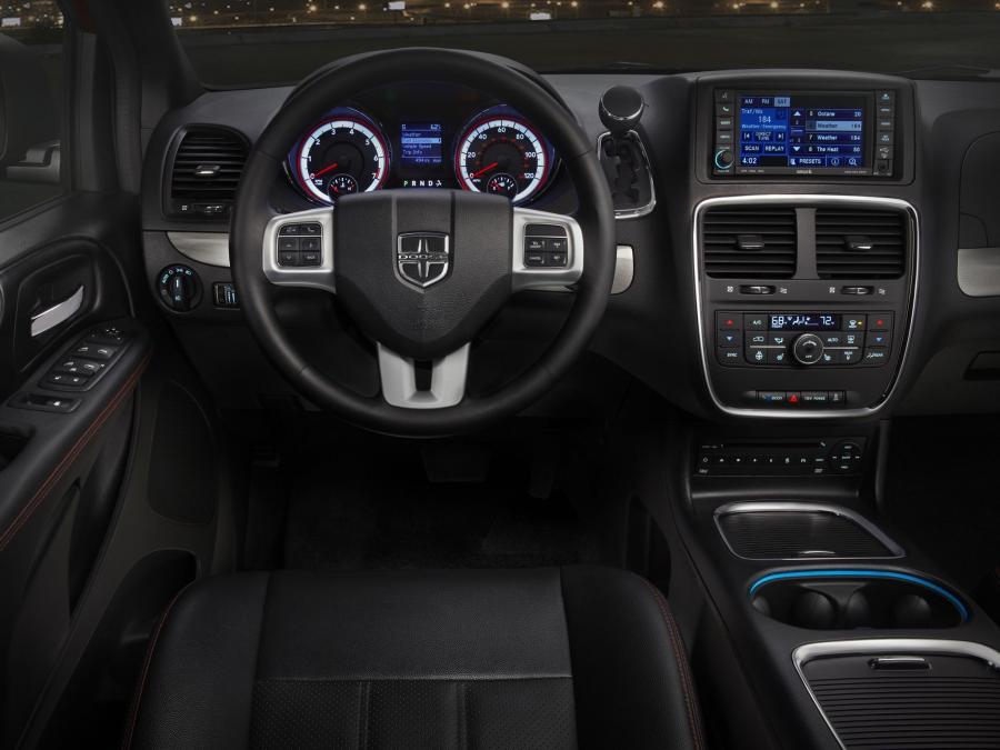 Dodge Grand Caravan R/T 2011 года  (фото 6 из 9)